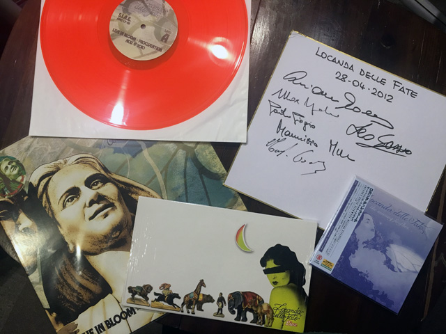 ロカンダ・デッレ・ファーテ / サイン色紙、LIVE IN BROOM）